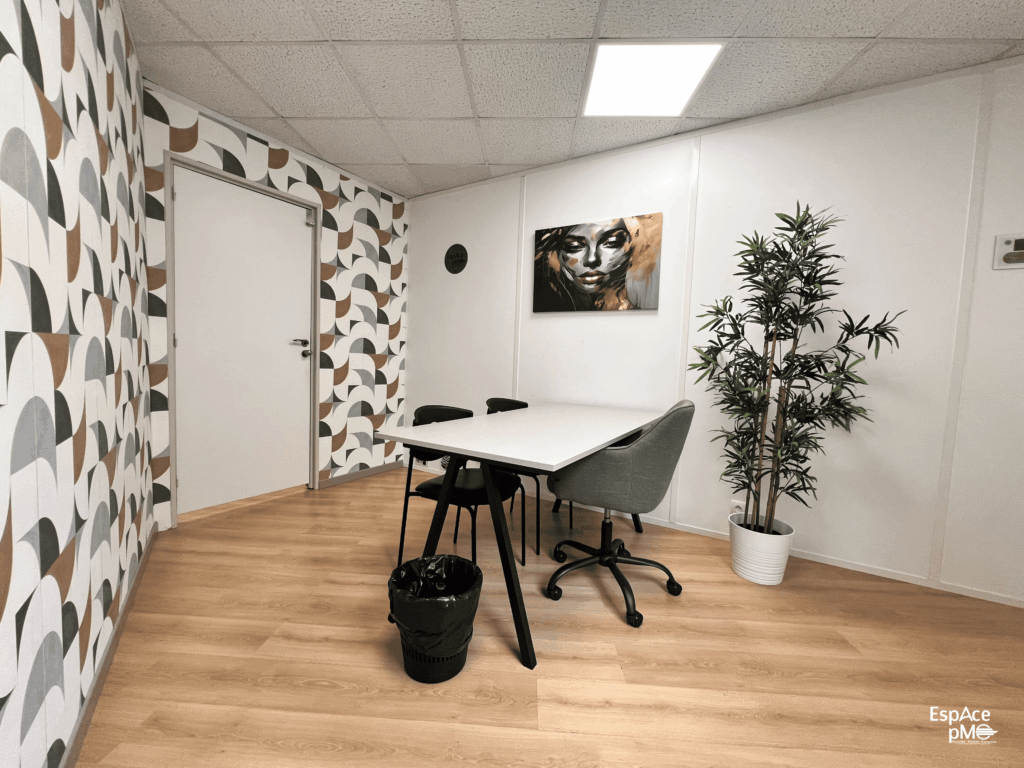 Bureau professionnel privatif dans un environnement contemporain, offrant un cadre calme et propice à la productivité.